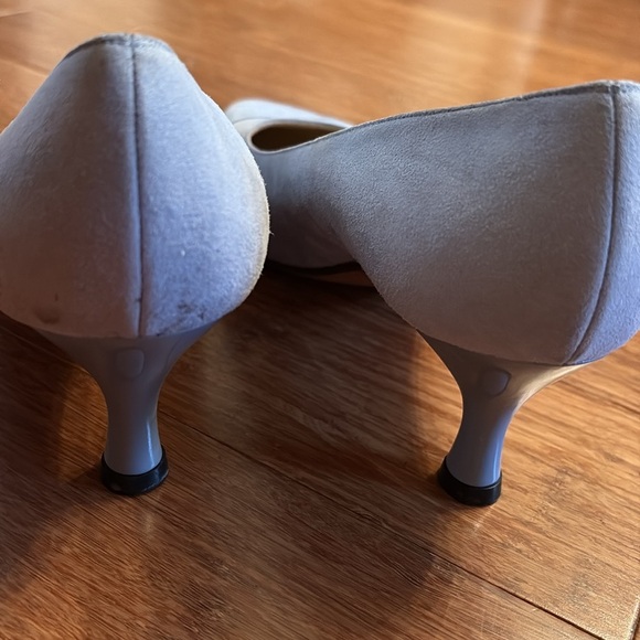 St. John Light blue suede Heels - kitten heel - women’s size 8.5 - Picture 9 of 9